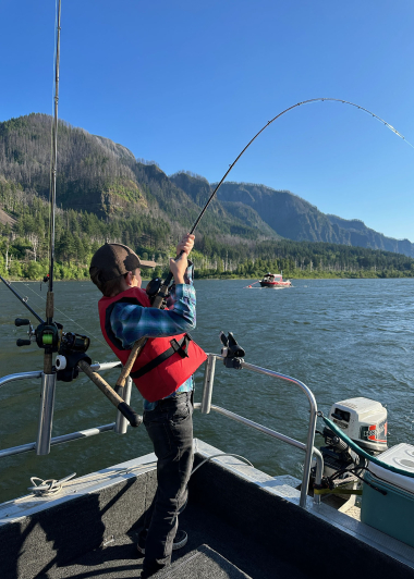 436_cotm_columbia_river_shad_fishing_dennis_brown_odfw
