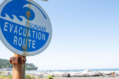 Tsunami evacuation route sign.