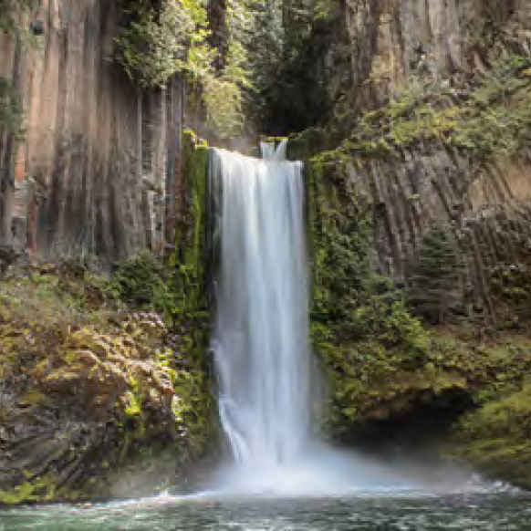 Oregon Cascades waterfall